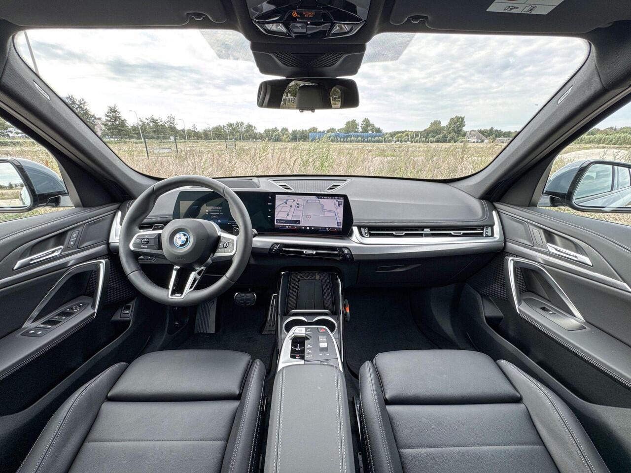 BMW X1 xDrive30e | M Sport | Glazen Panoramadak | Stoelverwarming | Trekhaak |