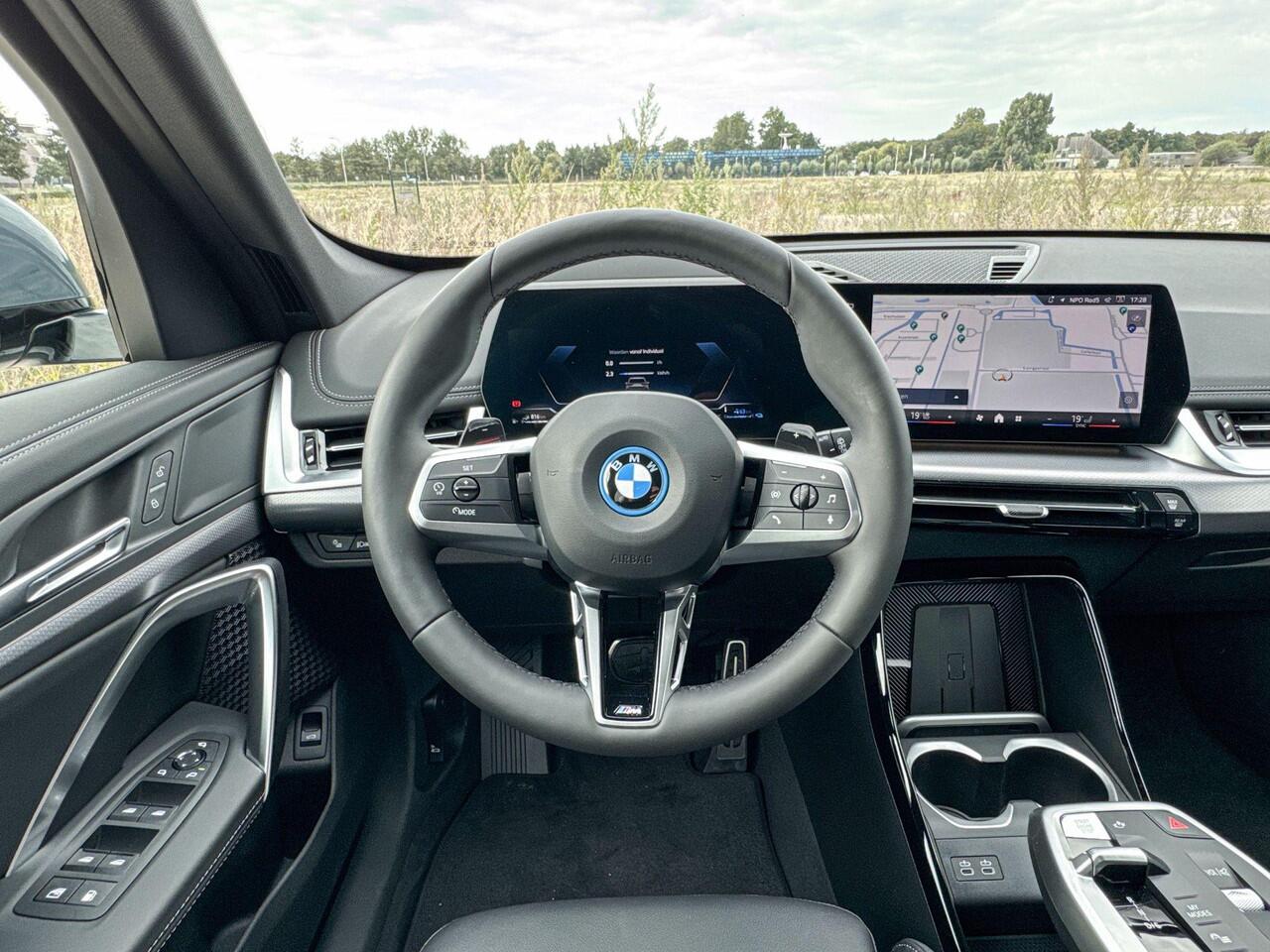 BMW X1 xDrive30e | M Sport | Glazen Panoramadak | Stoelverwarming | Trekhaak |