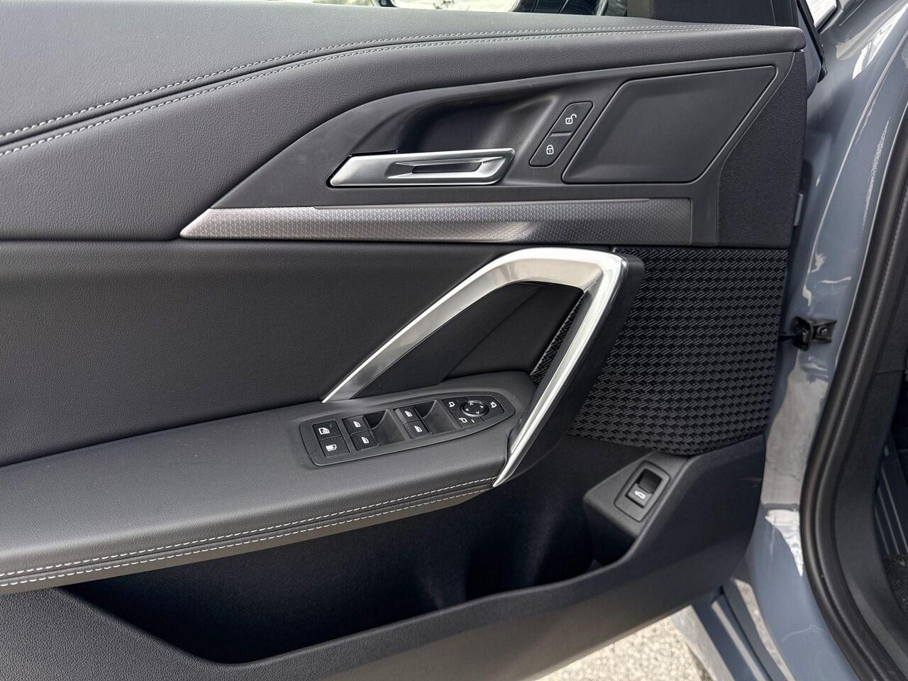 BMW X1 xDrive30e | M Sport | Glazen Panoramadak | Stoelverwarming | Trekhaak |