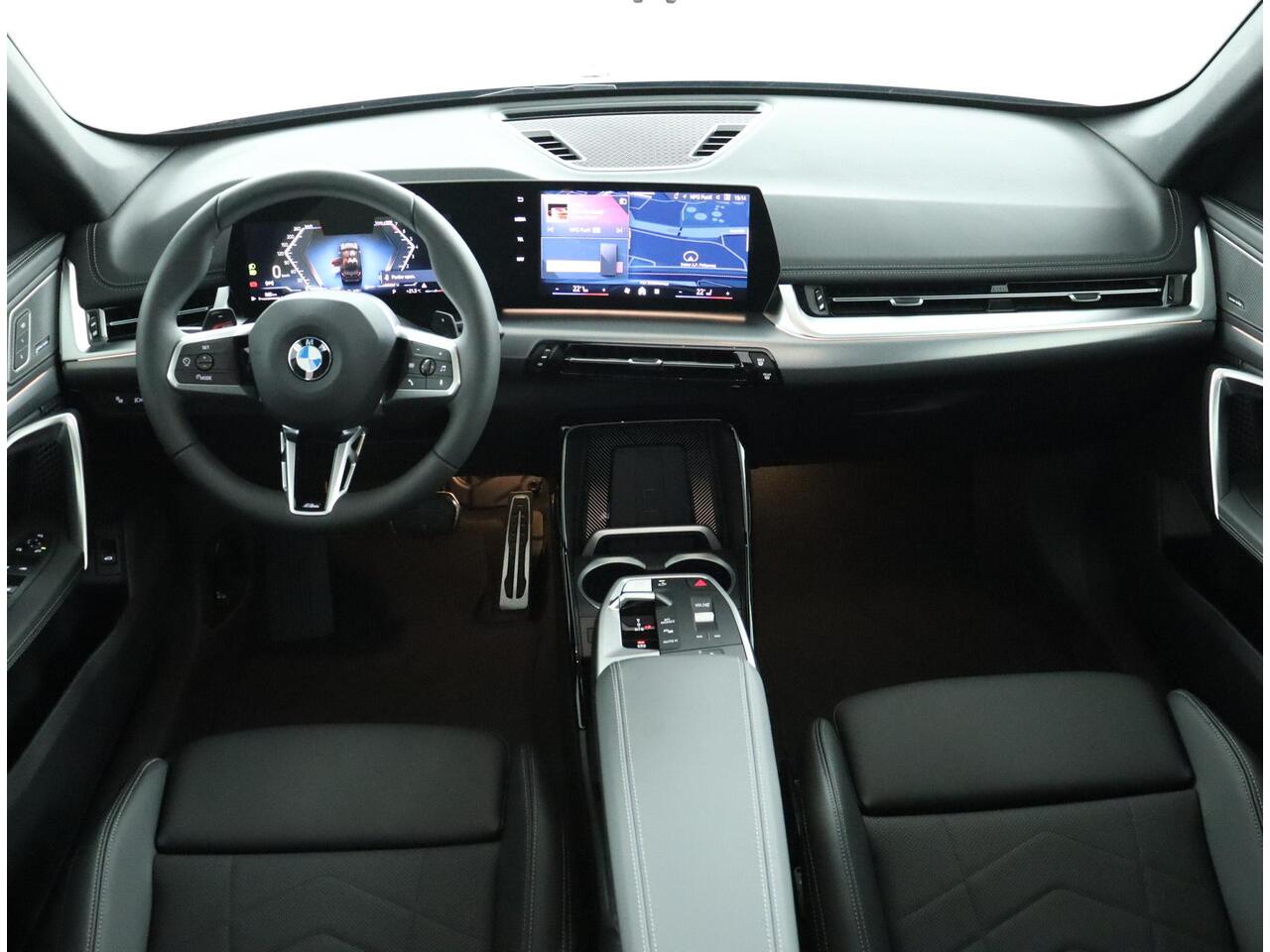 BMW X1 sDrive20i M Sportpakket Pro | Trekhaak | Panoramadak | Driving Assistant Plus | Harman-Kardon | Comfort Access | Ekris Selection