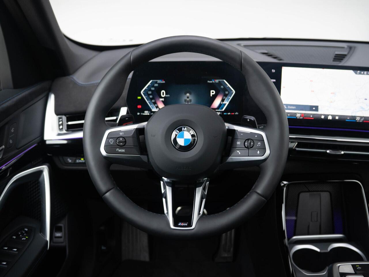 BMW X1 sDrive20i | M Sportpakket | Travel Pack | Verwarmd Stuurwiel | Comfort Access | Achteruitrijcamera | Panoramadak | Trekhaak | Ekris Selection