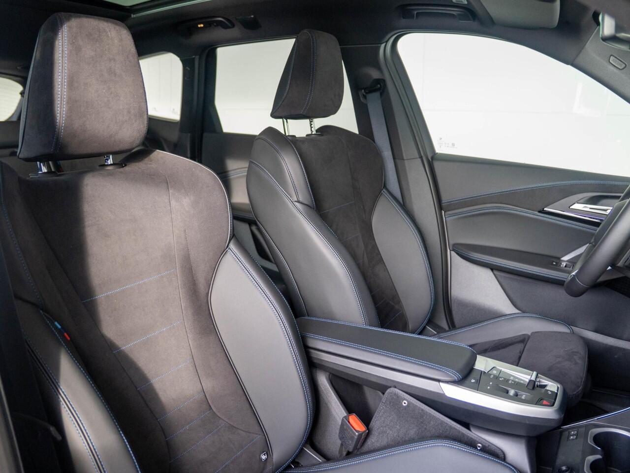 BMW X1 sDrive20i | M Sportpakket | Travel Pack | Verwarmd Stuurwiel | Comfort Access | Achteruitrijcamera | Panoramadak | Trekhaak | Ekris Selection