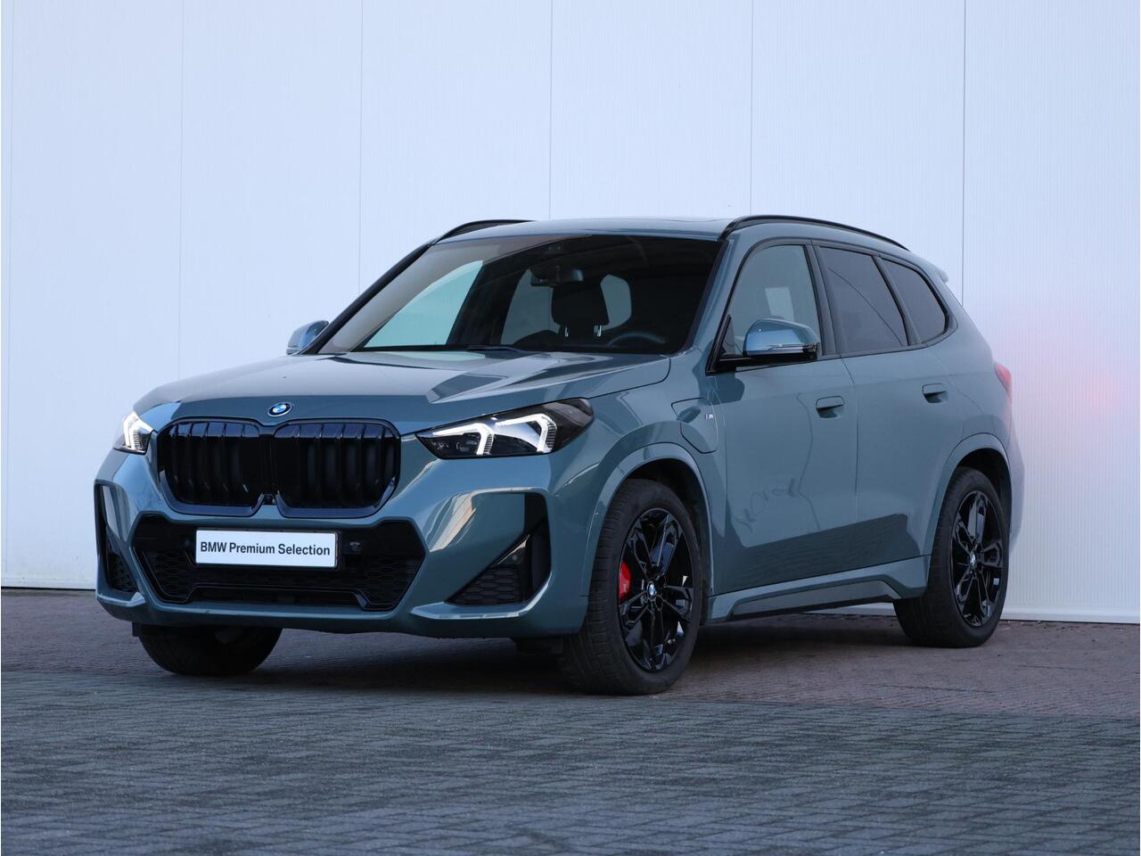 BMW X1 xDrive25e M Sportpakket Pro | Verwarmd Stuurwiel | Comfort Access | Elektrische Trekhaak | Panoramadak | Actiefstoelen voor | Head-Up | Harman Kardon | Driving Assistant Plus | Ekris Selection