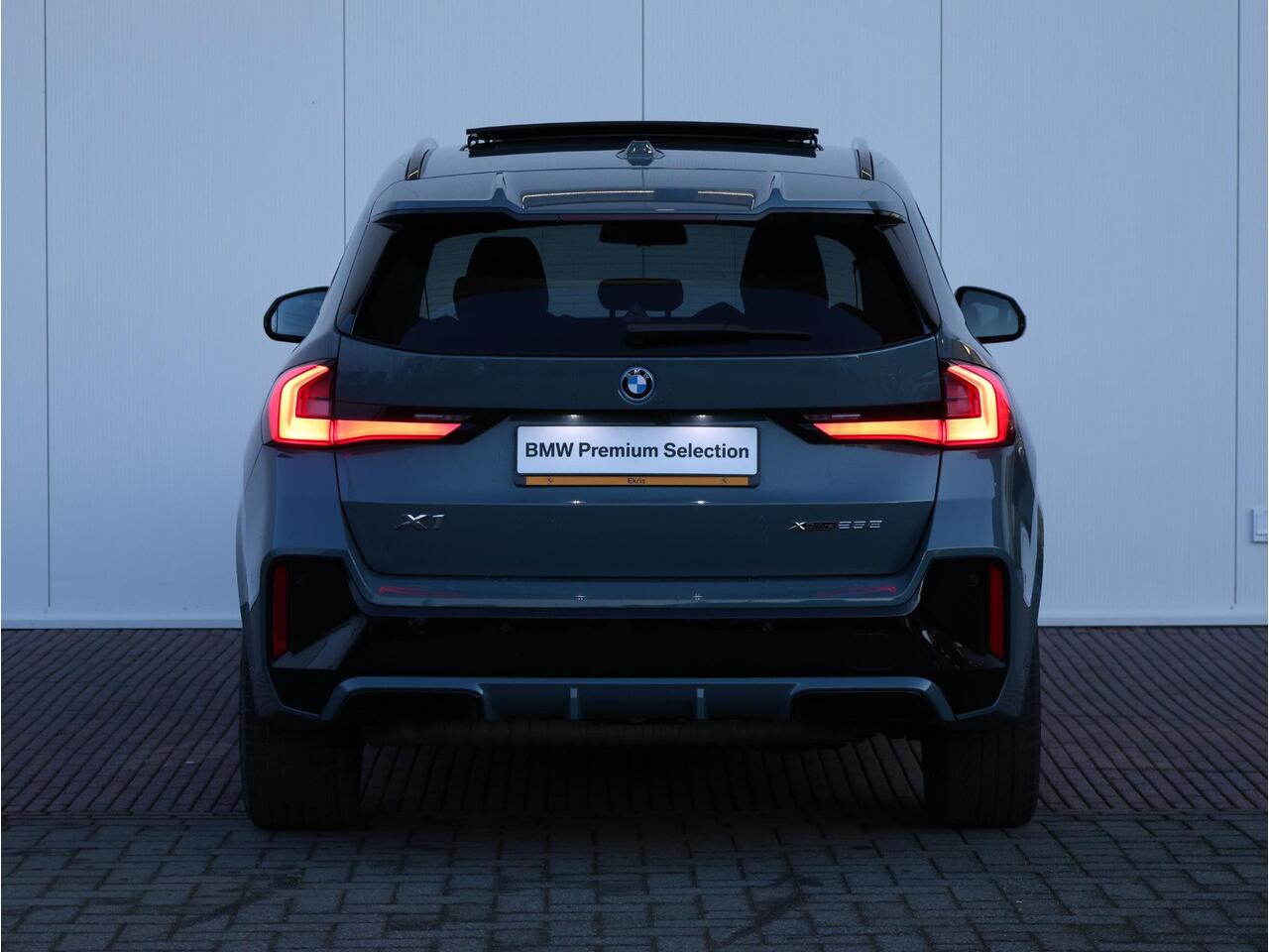 BMW X1 xDrive25e M Sportpakket Pro | Verwarmd Stuurwiel | Comfort Access | Elektrische Trekhaak | Panoramadak | Actiefstoelen voor | Head-Up | Harman Kardon | Driving Assistant Plus | Ekris Selection