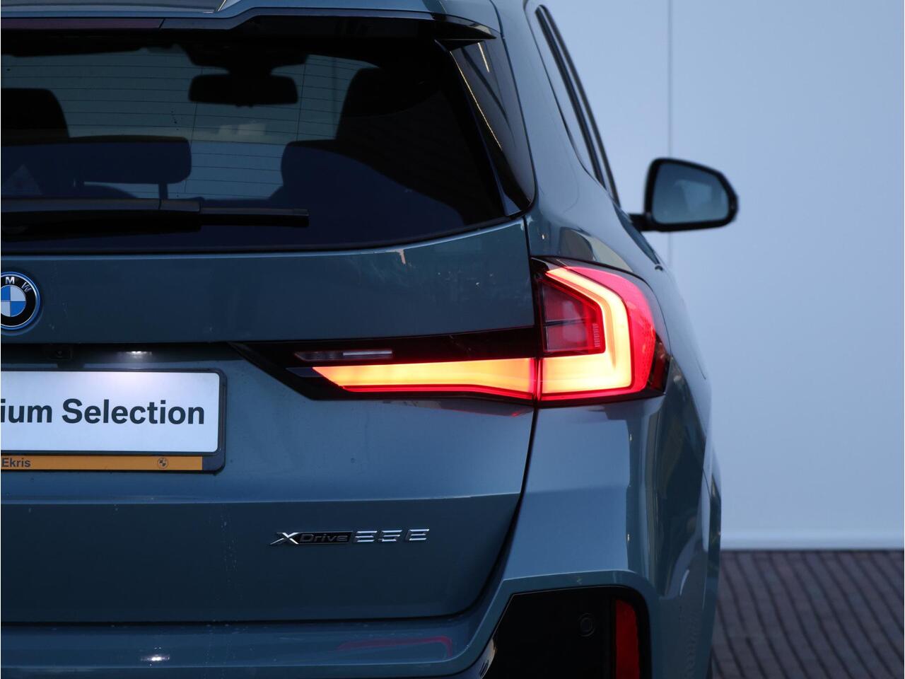 BMW X1 xDrive25e M Sportpakket Pro | Verwarmd Stuurwiel | Comfort Access | Elektrische Trekhaak | Panoramadak | Actiefstoelen voor | Head-Up | Harman Kardon | Driving Assistant Plus | Ekris Selection