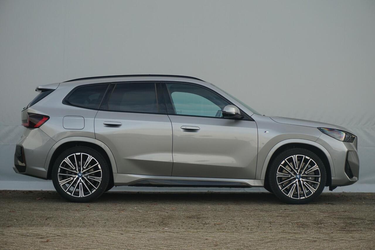 BMW X1 xDrive25e M Sportpakket Pro 20'' | Panoramadak | Harman Kardon | Head-Up Display | Trekhaak | Ekris Selection