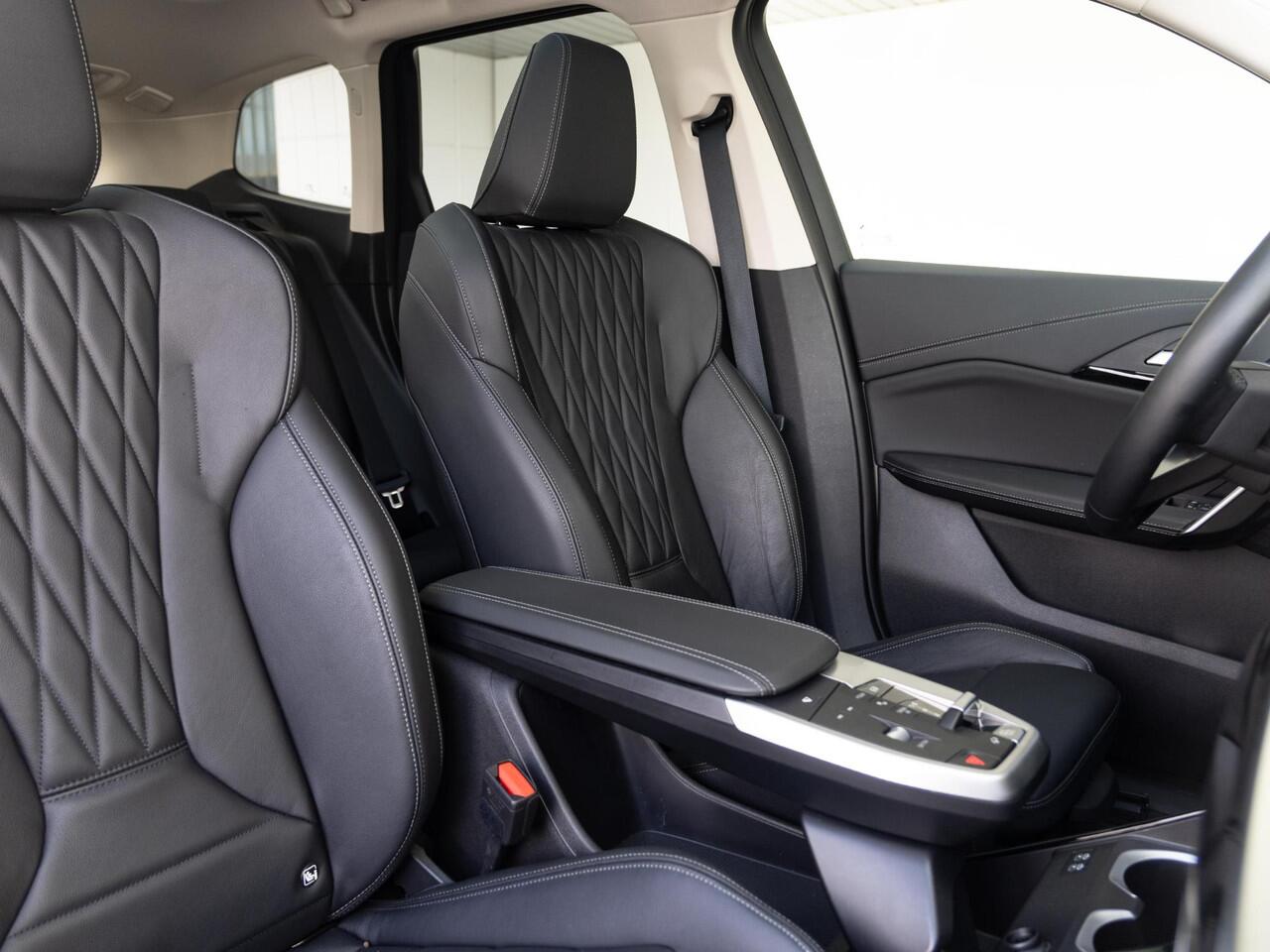 BMW X1 xDrive23i | Innovation Pack | Travel Pack | Comfort Access | Panoramadak | Stoelverwarming | Head-Up Display | Harman-Kardon | Trekhaak