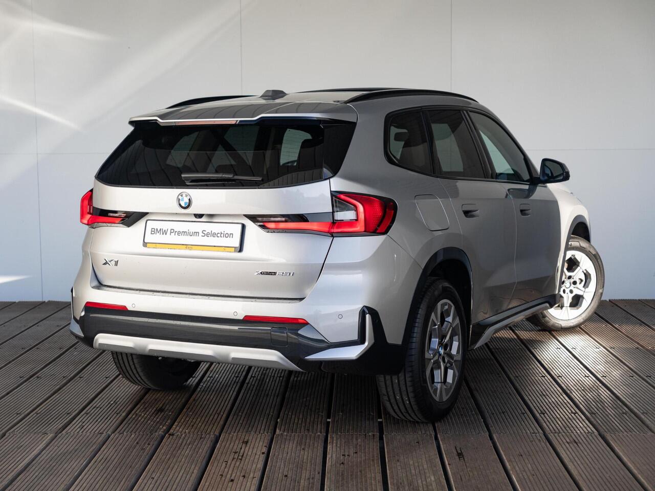 BMW X1 xDrive23i | Innovation Pack | Travel Pack | Comfort Access | Panoramadak | Stoelverwarming | Head-Up Display | Harman-Kardon | Trekhaak