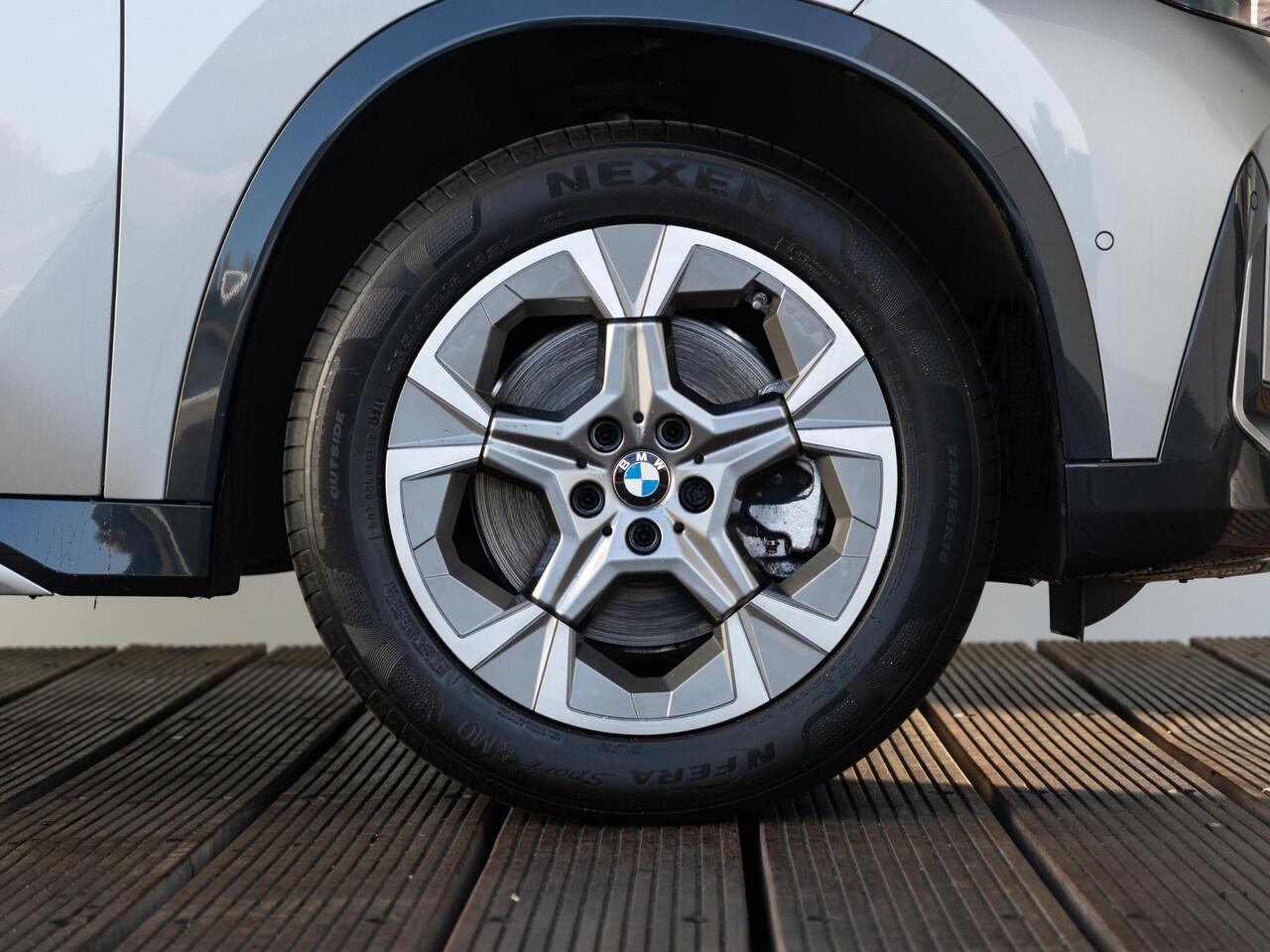 BMW X1 xDrive23i | Innovation Pack | Travel Pack | Comfort Access | Panoramadak | Stoelverwarming | Head-Up Display | Harman-Kardon | Trekhaak