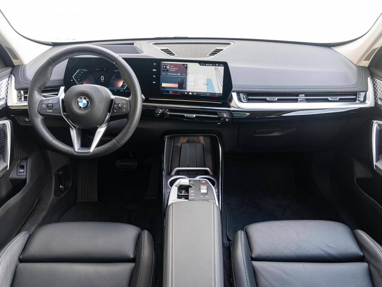 BMW X1 xDrive23i | Innovation Pack | Travel Pack | Comfort Access | Panoramadak | Stoelverwarming | Head-Up Display | Harman-Kardon | Trekhaak