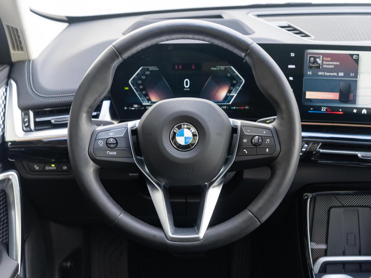 BMW X1 xDrive23i | Innovation Pack | Travel Pack | Comfort Access | Panoramadak | Stoelverwarming | Head-Up Display | Harman-Kardon | Trekhaak