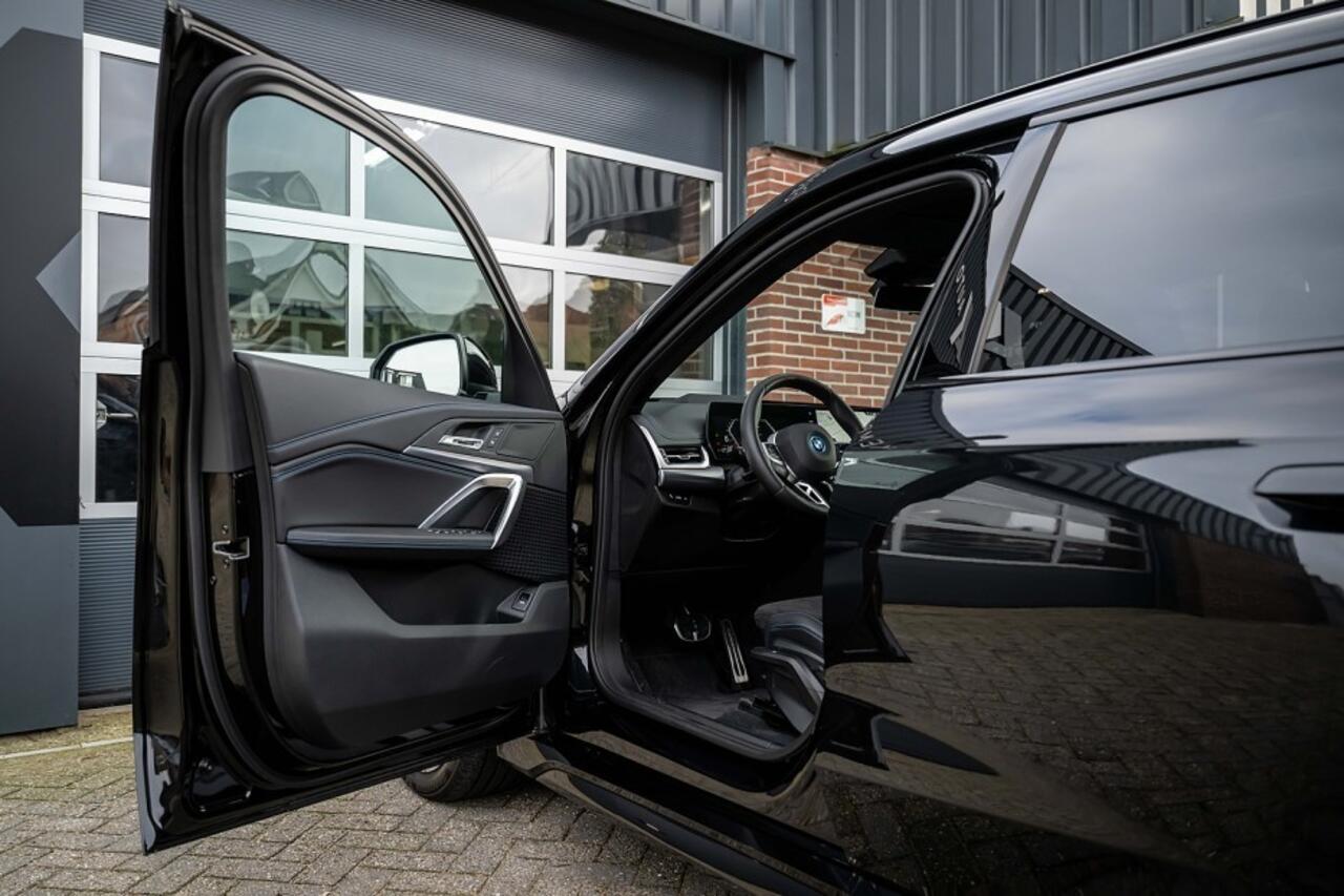 BMW X1 25e xDrive M Sport | Panorama | Shadow | ACC | 360° Camera | Head-Up | Adap. led | Stoelverwarming | 19' inch |