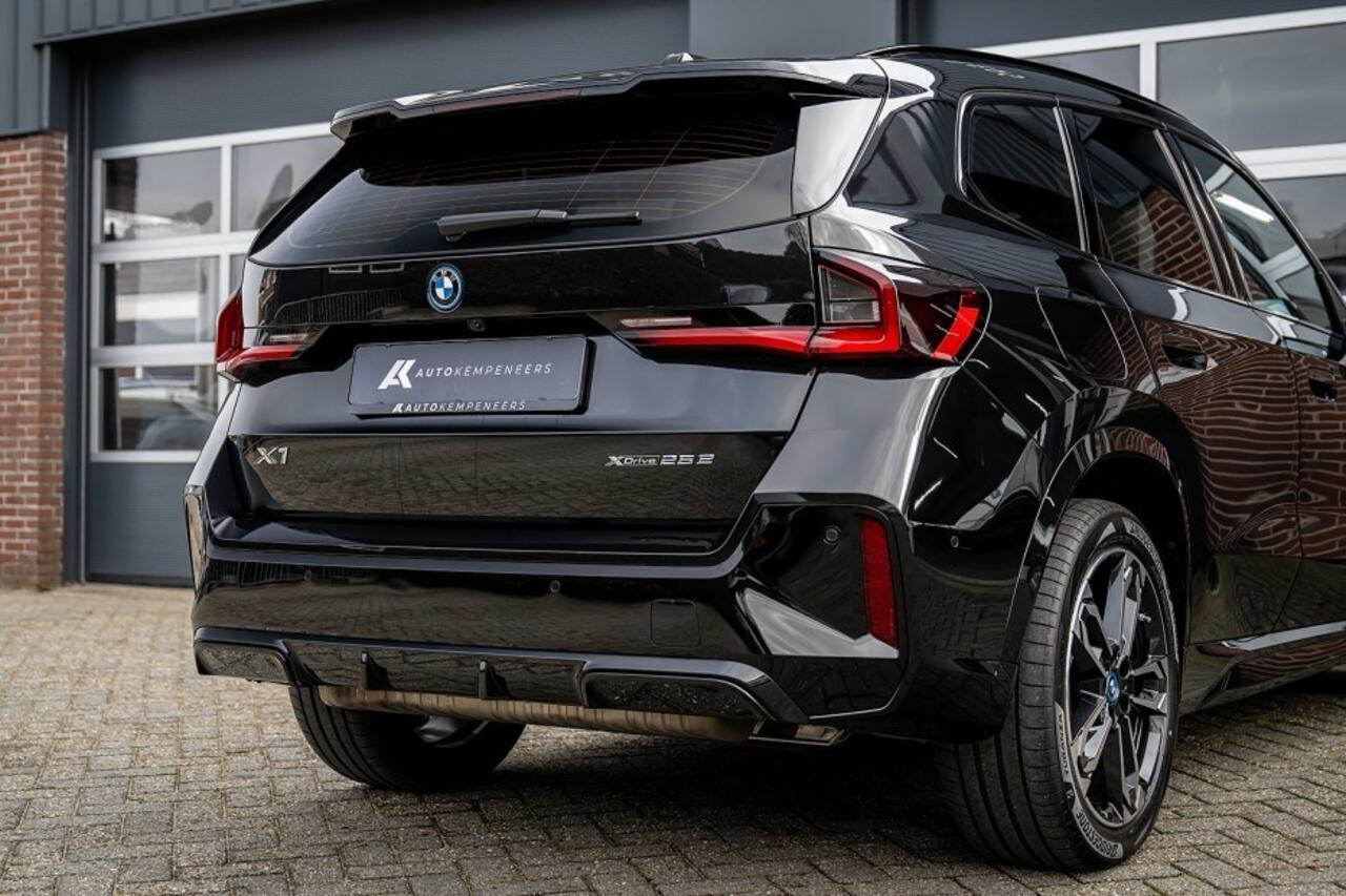 BMW X1 25e xDrive M Sport | Panorama | Shadow | ACC | 360° Camera | Head-Up | Adap. led | Stoelverwarming | 19' inch |