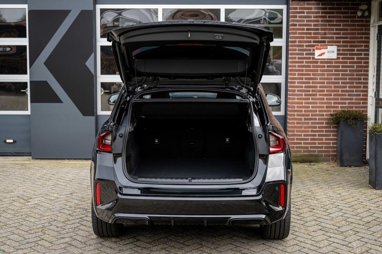 BMW X1 25e xDrive M Sport | Panorama | Shadow | ACC | 360° Camera | Head-Up | Adap. led | Stoelverwarming | 19' inch |