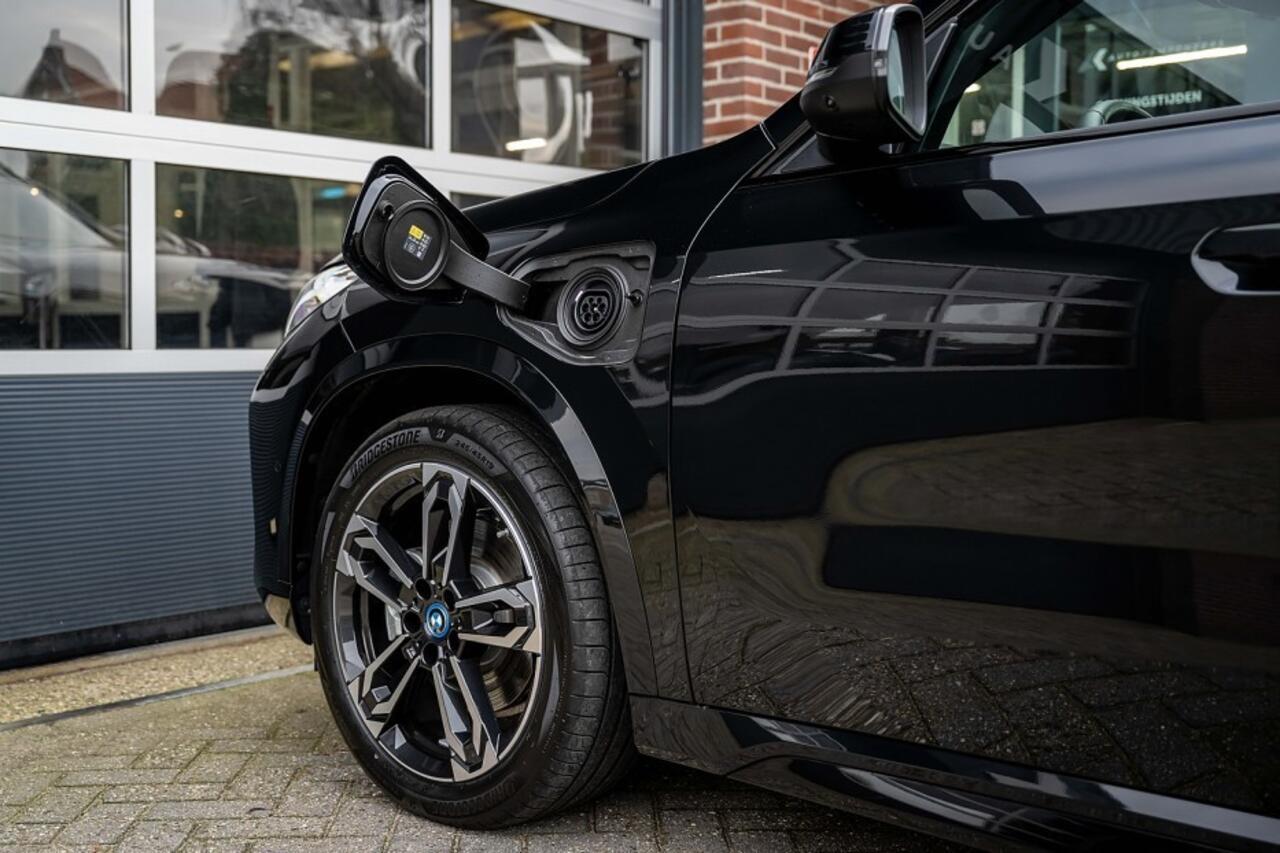 BMW X1 25e xDrive M Sport | Panorama | Shadow | ACC | 360° Camera | Head-Up | Adap. led | Stoelverwarming | 19' inch |