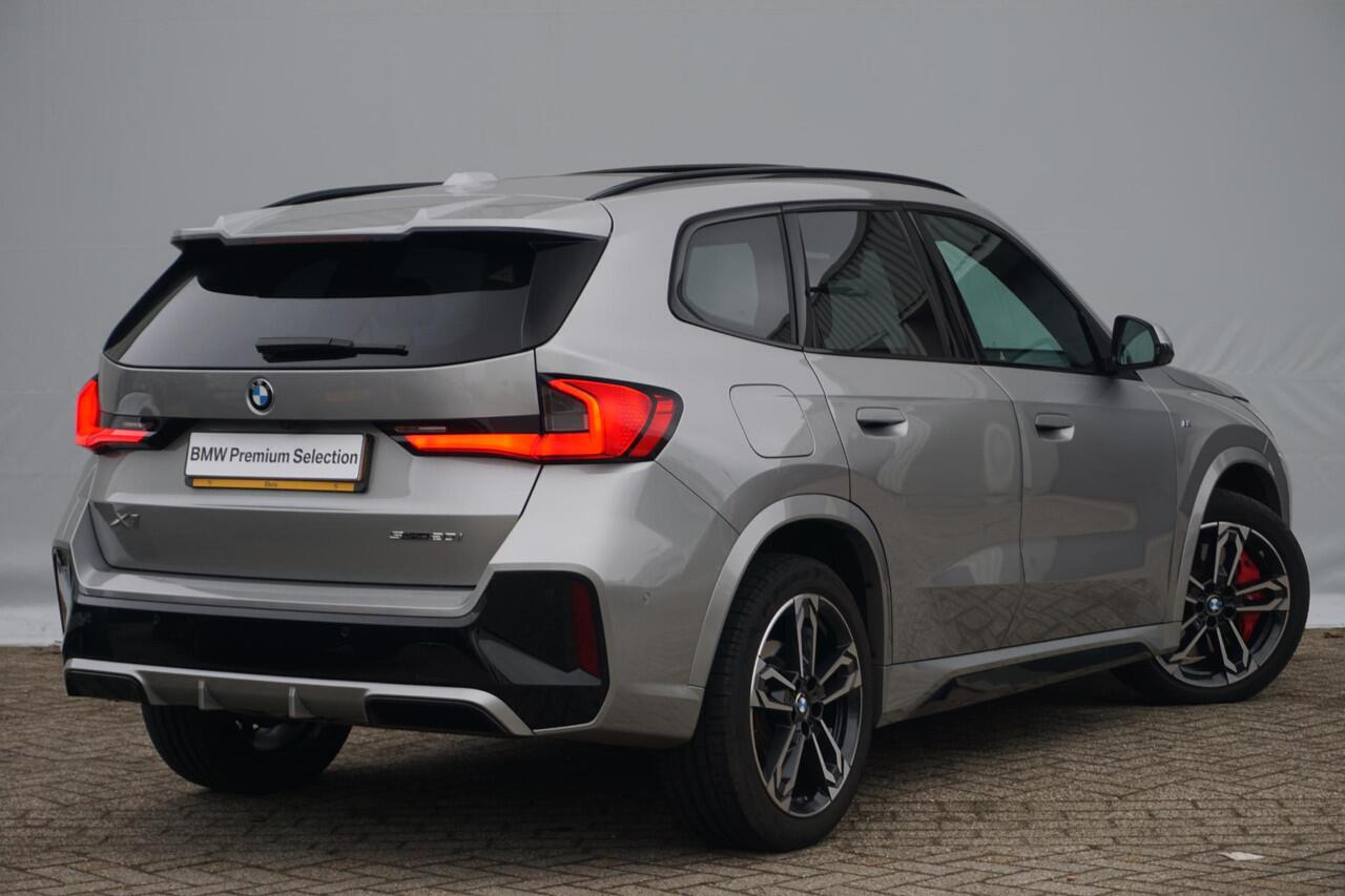 BMW X1 sDrive20i M Sportpakket Pro 19'' / Panoramadak / Head-Up Display / Harman Kardon / Driving Assistant Plus | Ekris Selection