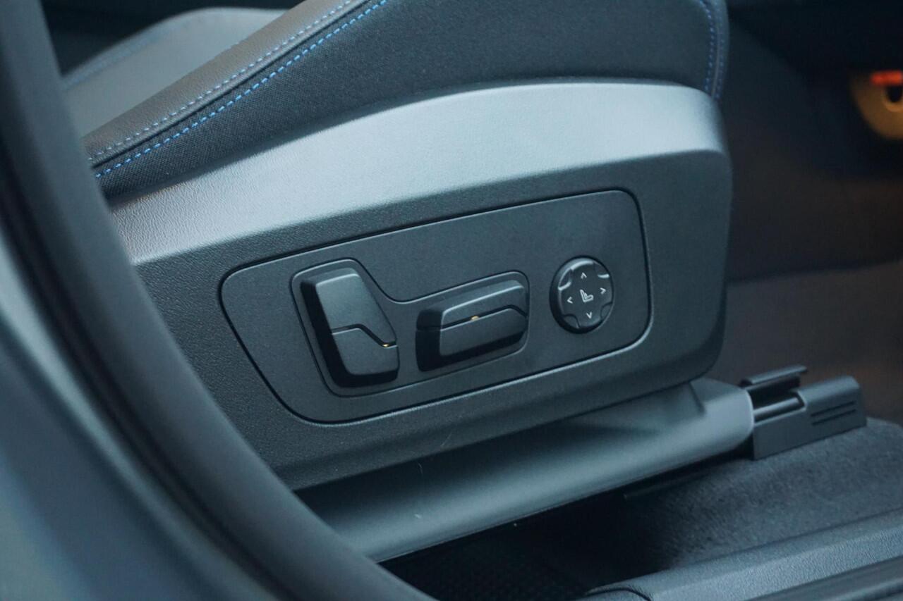 BMW X1 sDrive20i M Sportpakket Pro 19'' | Panoramadak | Elektrisch verstelbare stoelen | Harman Kardon | Trekhaak | Ekris Selection