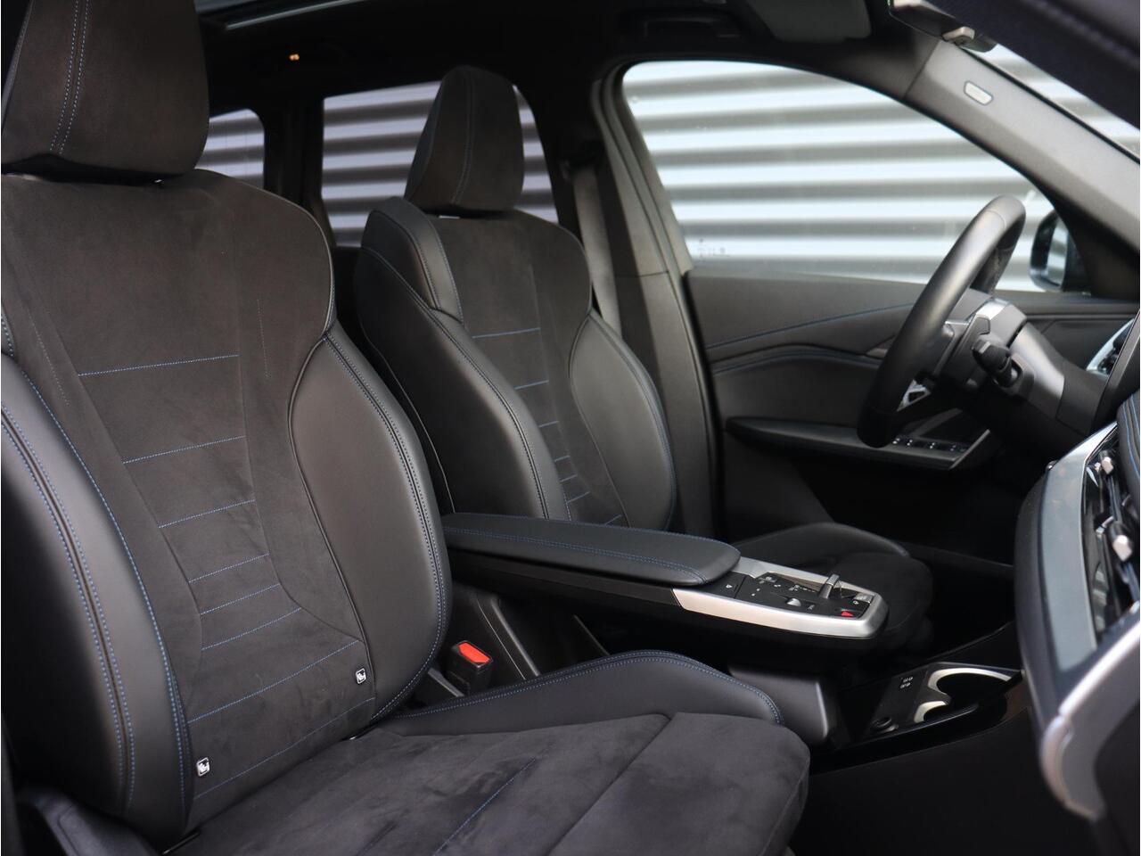 BMW X1 xDrive25e | M Sportpakket | Panodak | Head-Up | Driving Assistant Plus | Comfort acces| Parking Assistant Plus | 20'' LMV