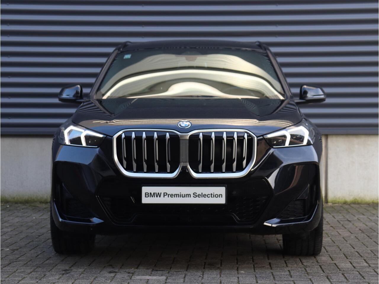 BMW X1 xDrive25e | M Sportpakket | Panodak | Head-Up | Driving Assistant Plus | Comfort acces| Parking Assistant Plus | 20'' LMV