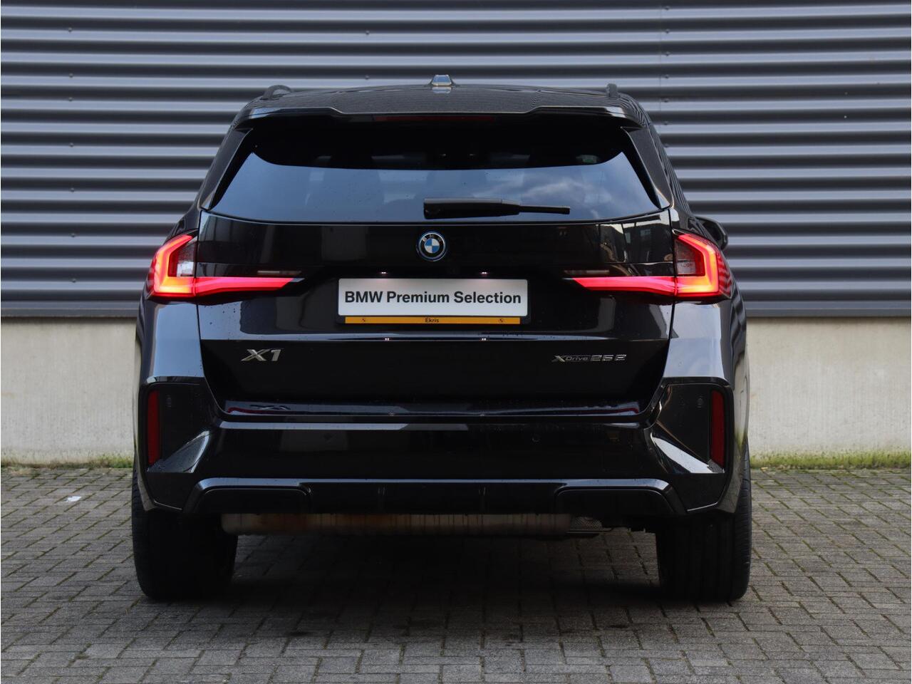BMW X1 xDrive25e | M Sportpakket | Panodak | Head-Up | Driving Assistant Plus | Comfort acces| Parking Assistant Plus | 20'' LMV