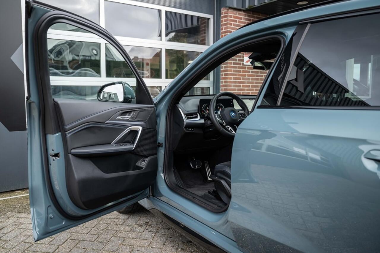 BMW X1 25e xDrive M Sport | Panorama | Shadow | Camera | Elek. Trekhaak | Adap. led | Stoelverwarming | 19' inch |