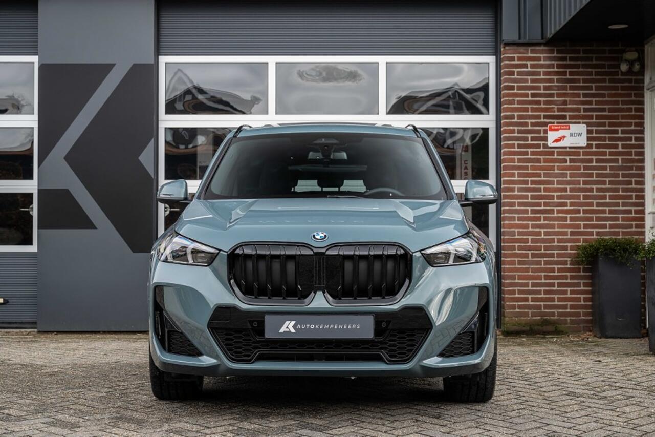 BMW X1 25e xDrive M Sport | Panorama | Shadow | Camera | Elek. Trekhaak | Adap. led | Stoelverwarming | 19' inch |