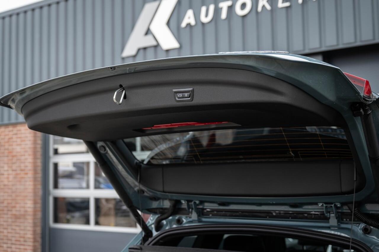 BMW X1 25e xDrive M Sport | Panorama | Shadow | Camera | Elek. Trekhaak | Adap. led | Stoelverwarming | 19' inch |