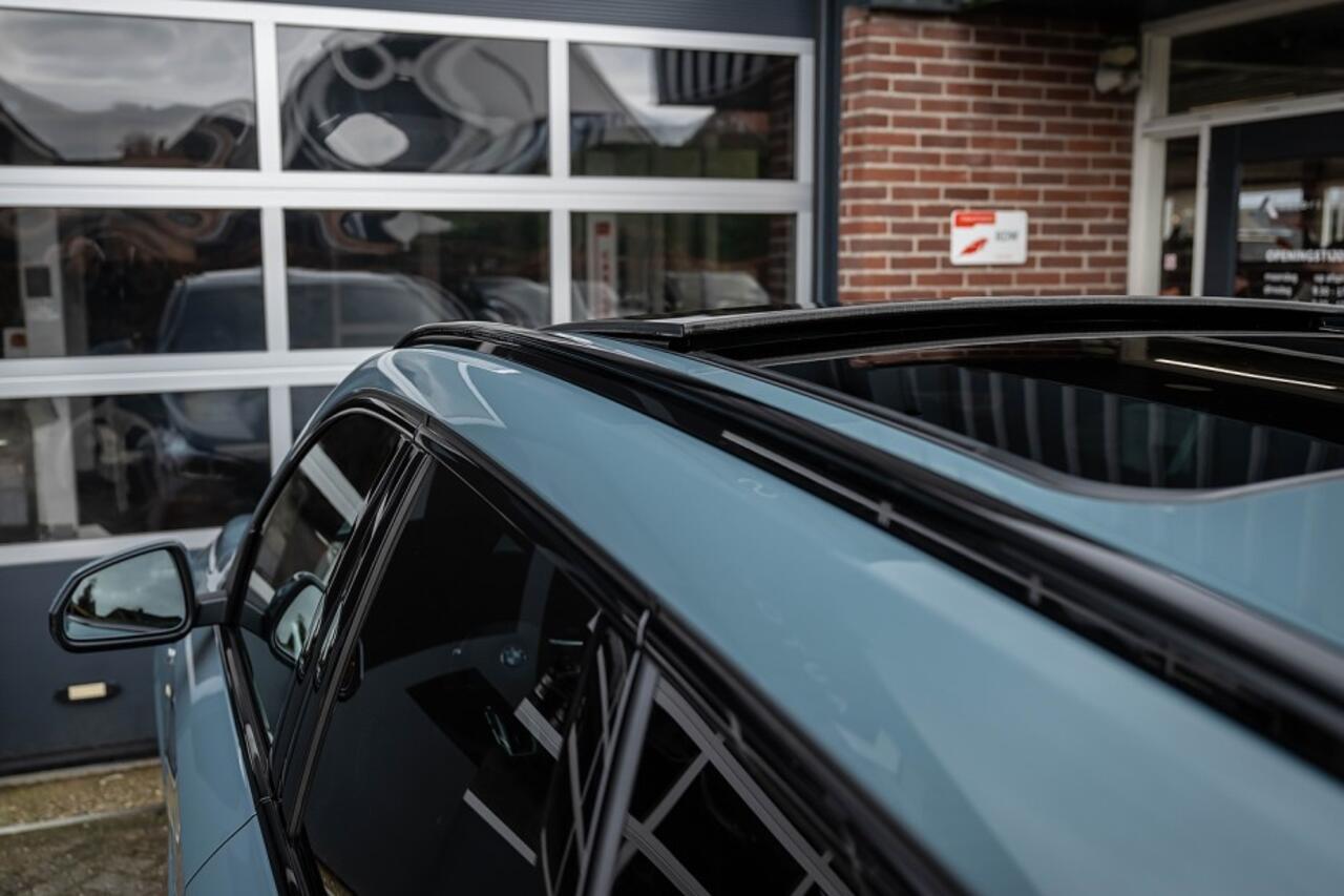 BMW X1 25e xDrive M Sport | Panorama | Shadow | Camera | Elek. Trekhaak | Adap. led | Stoelverwarming | 19' inch |