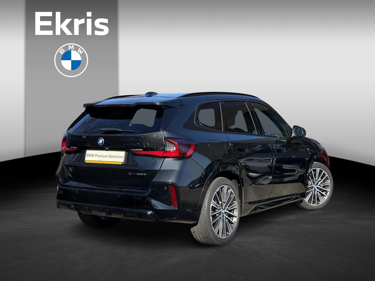 BMW X1 xDrive25e M Sportpakket | Innovation Pack | Travel Pack | Glazen panoramadak | Comfort Access | Driving Assistant Plus | BMW Head-Up Display | 20 inch Multispaak