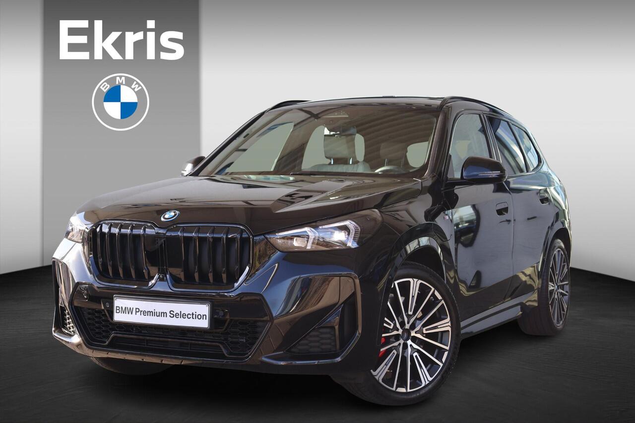 BMW X1 xDrive25e | M Sport Pro | Glazen Panoramadak | Harman Kardon | Head-Up Display | Elektrisch verstelbare stoelen met massage | 20" M Multispaak | Travel en Comfort Pack | Stoelverwarming | Camera | PS