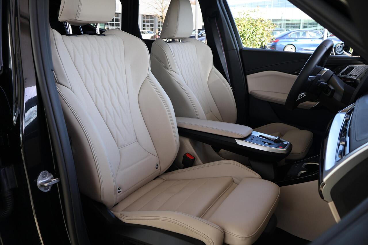 BMW X1 xDrive25e | M Sport Pro | Glazen Panoramadak | Harman Kardon | Head-Up Display | Elektrisch verstelbare stoelen met massage | 20" M Multispaak | Travel en Comfort Pack | Stoelverwarming | Camera | PS