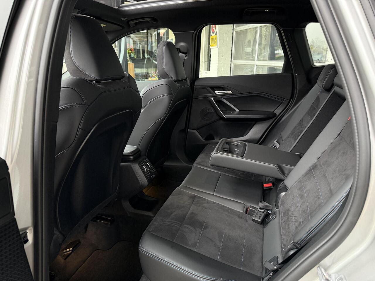 BMW X1 sDrive18i M SPORT | PANORAMA | PREMIUM PACK | ADAPT. CRUISE | KEYLESS ENTRY | STOELVERWARMING |