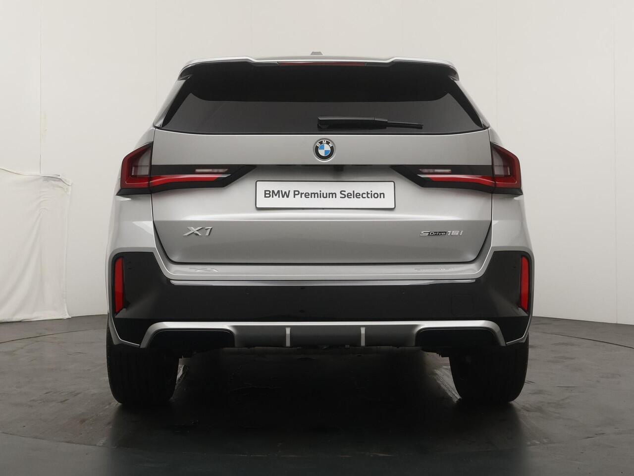 BMW X1 sDrive18i | M-Sportpakket | Driving Assistant Plus | Trekhaak | Comfort Access | 19'' |