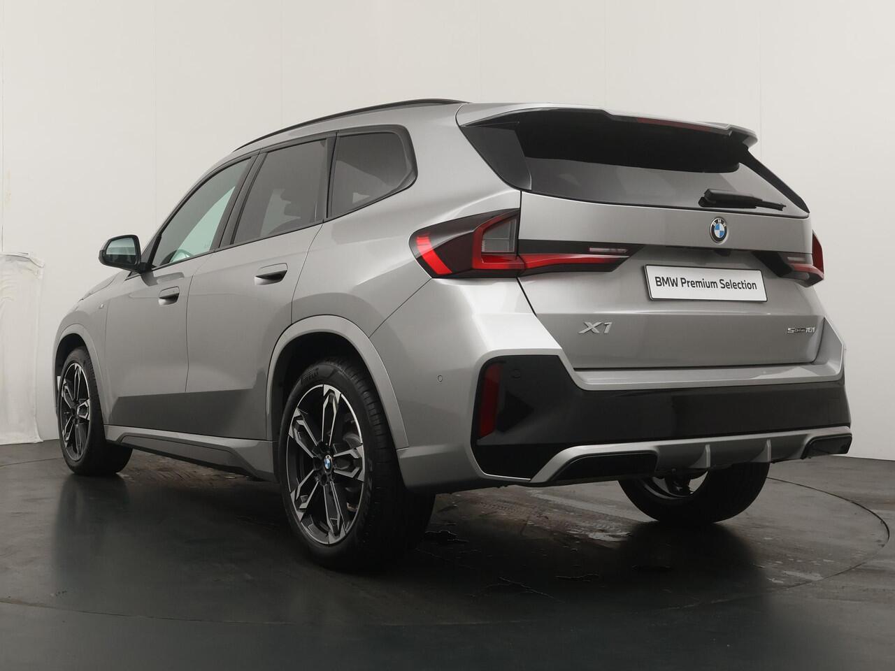 BMW X1 sDrive18i | M-Sportpakket | Driving Assistant Plus | Trekhaak | Comfort Access | 19'' |