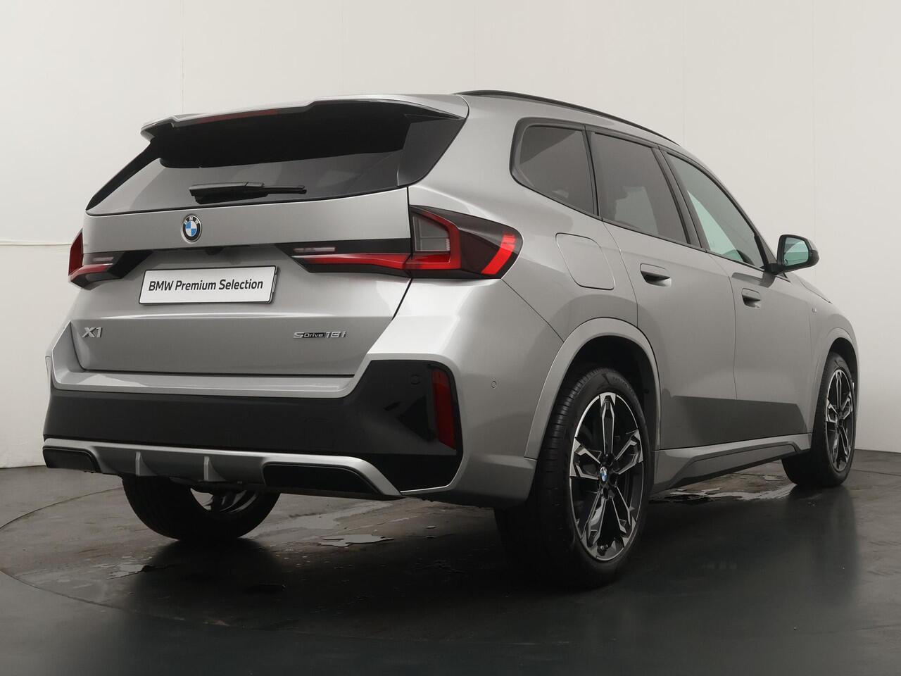 BMW X1 sDrive18i | M-Sportpakket | Driving Assistant Plus | Trekhaak | Comfort Access | 19'' |