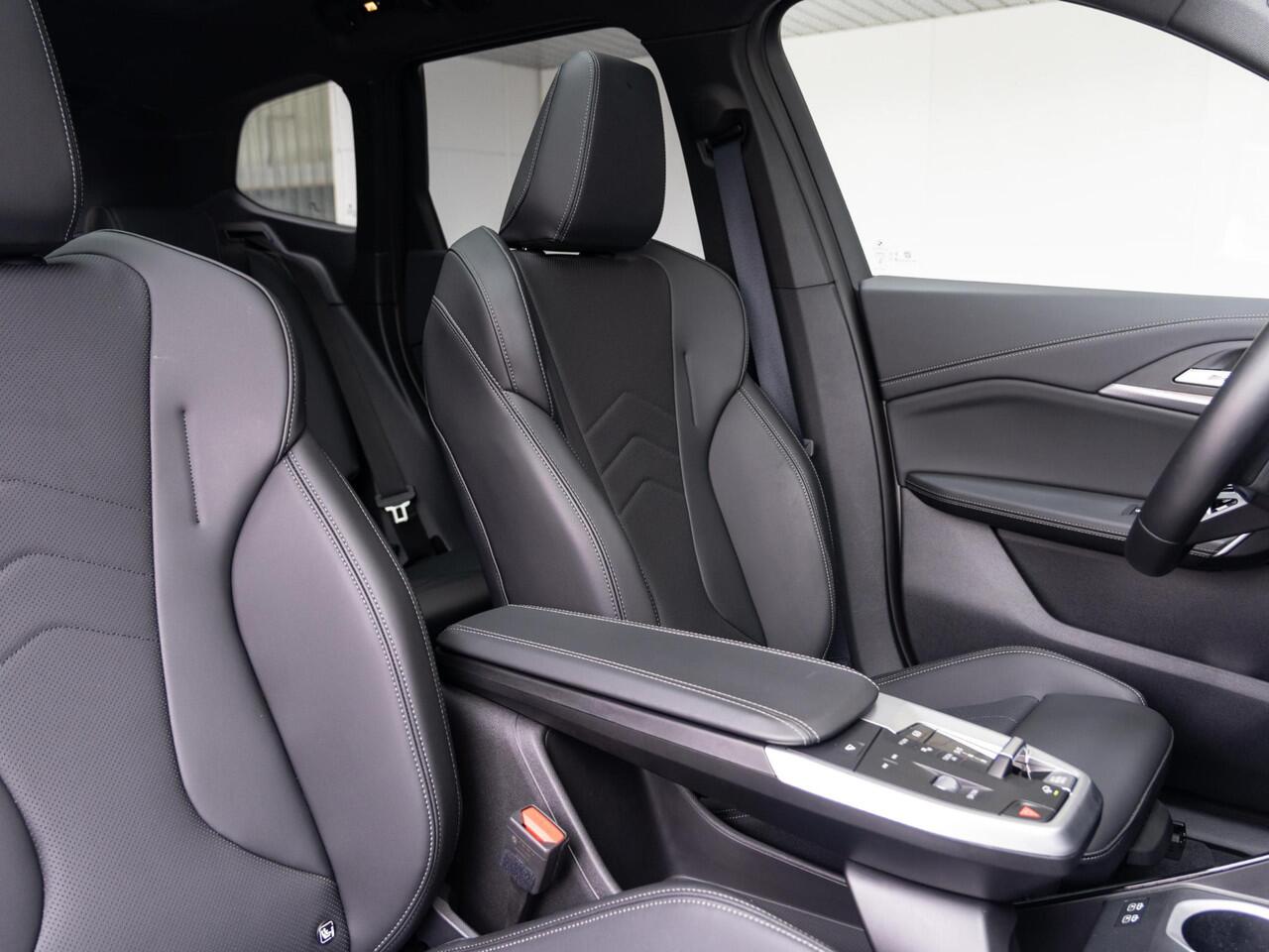 BMW X1 sDrive18i | M Sportpakket | Travel Pack | Driving Assistant Plus | Comfort Access | Achteruitrijcamera | Panoramadak | Trekhaak