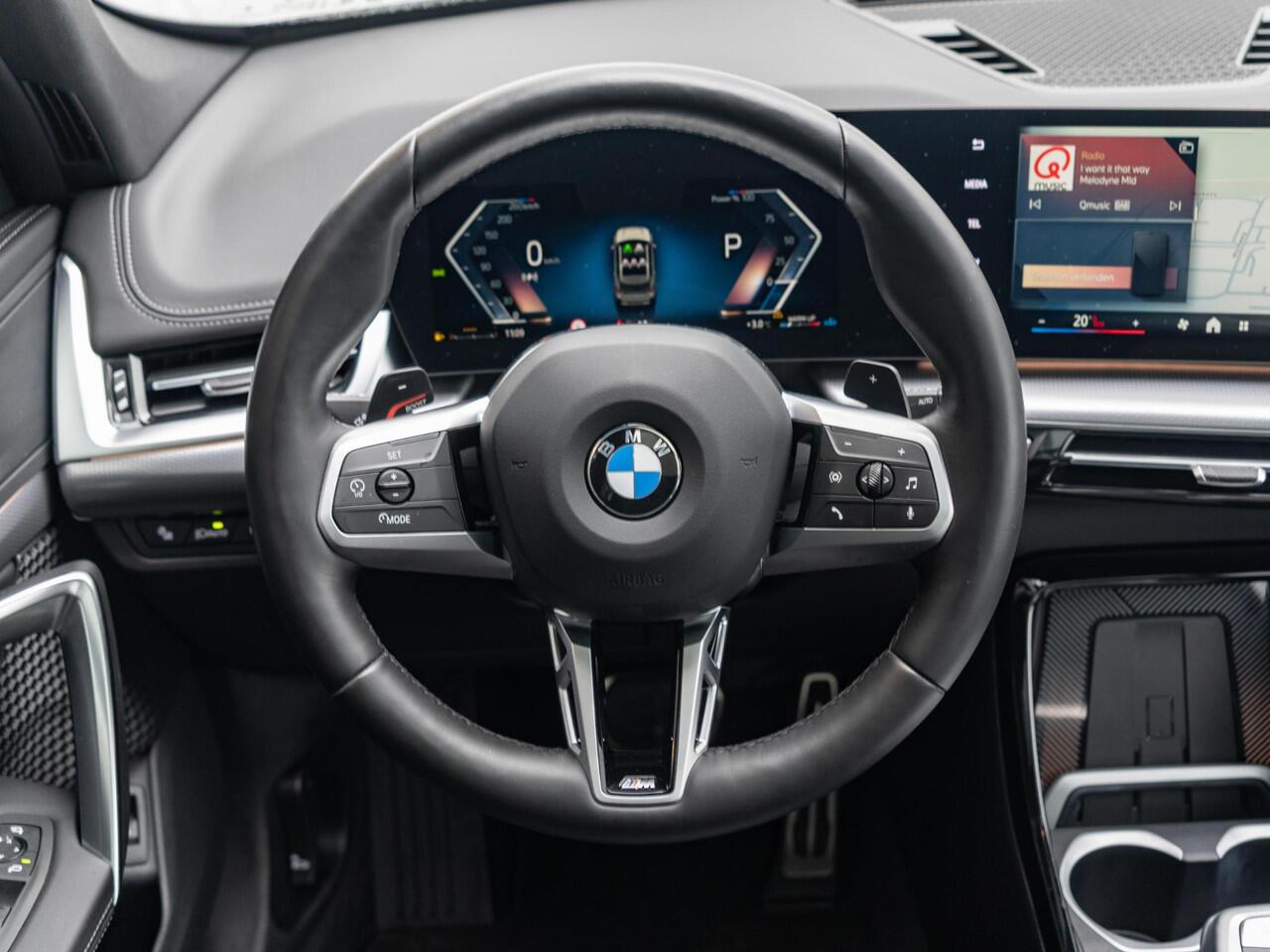 BMW X1 sDrive18i | M Sportpakket | Travel Pack | Driving Assistant Plus | Comfort Access | Achteruitrijcamera | Panoramadak | Trekhaak