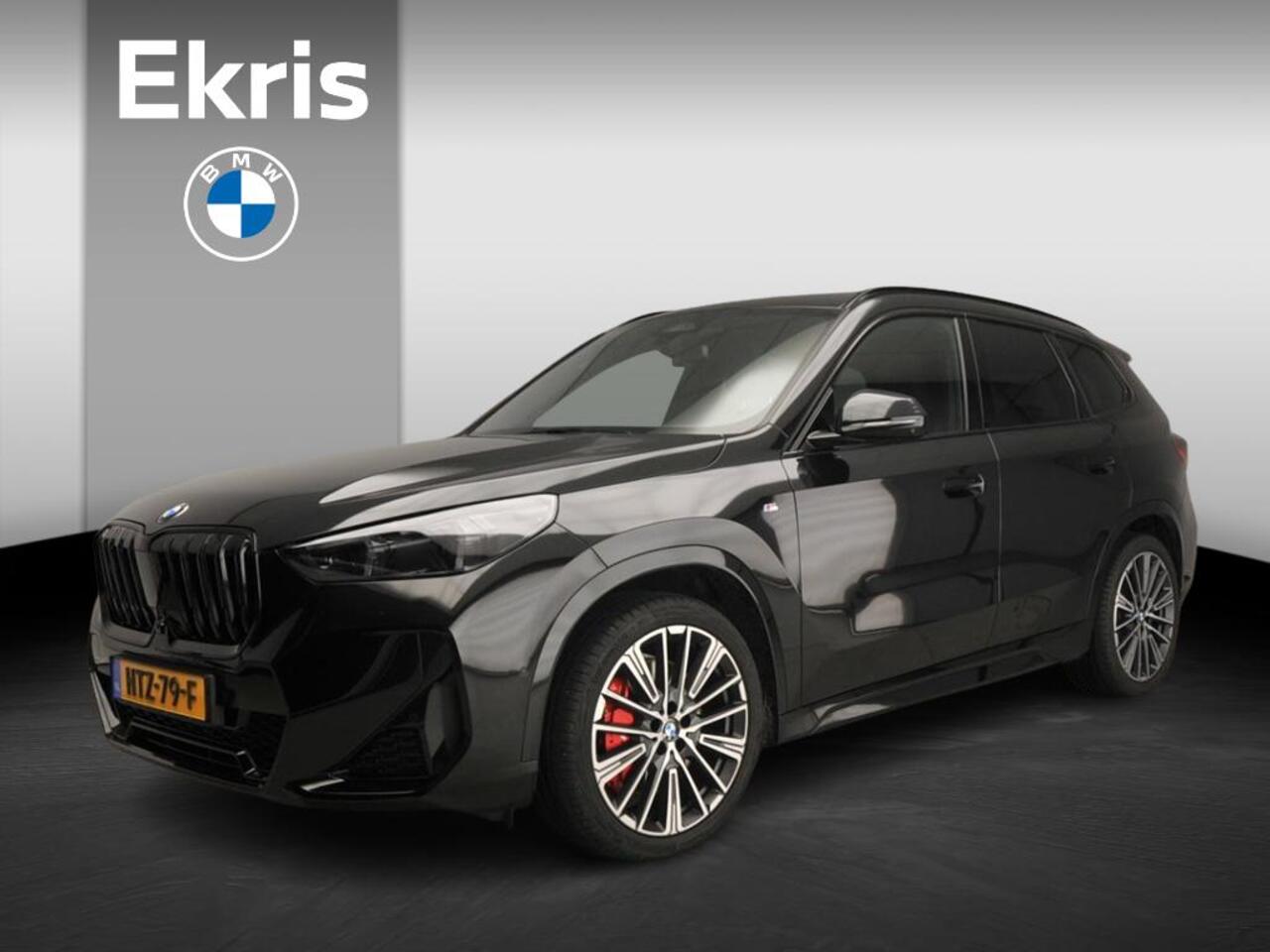 BMW X1 sDrive20i | M-Sportpakket | LED | Leder | HUD | Active Cruise | Trekhaak | Schuifdak | DAB | Alu 20 inch