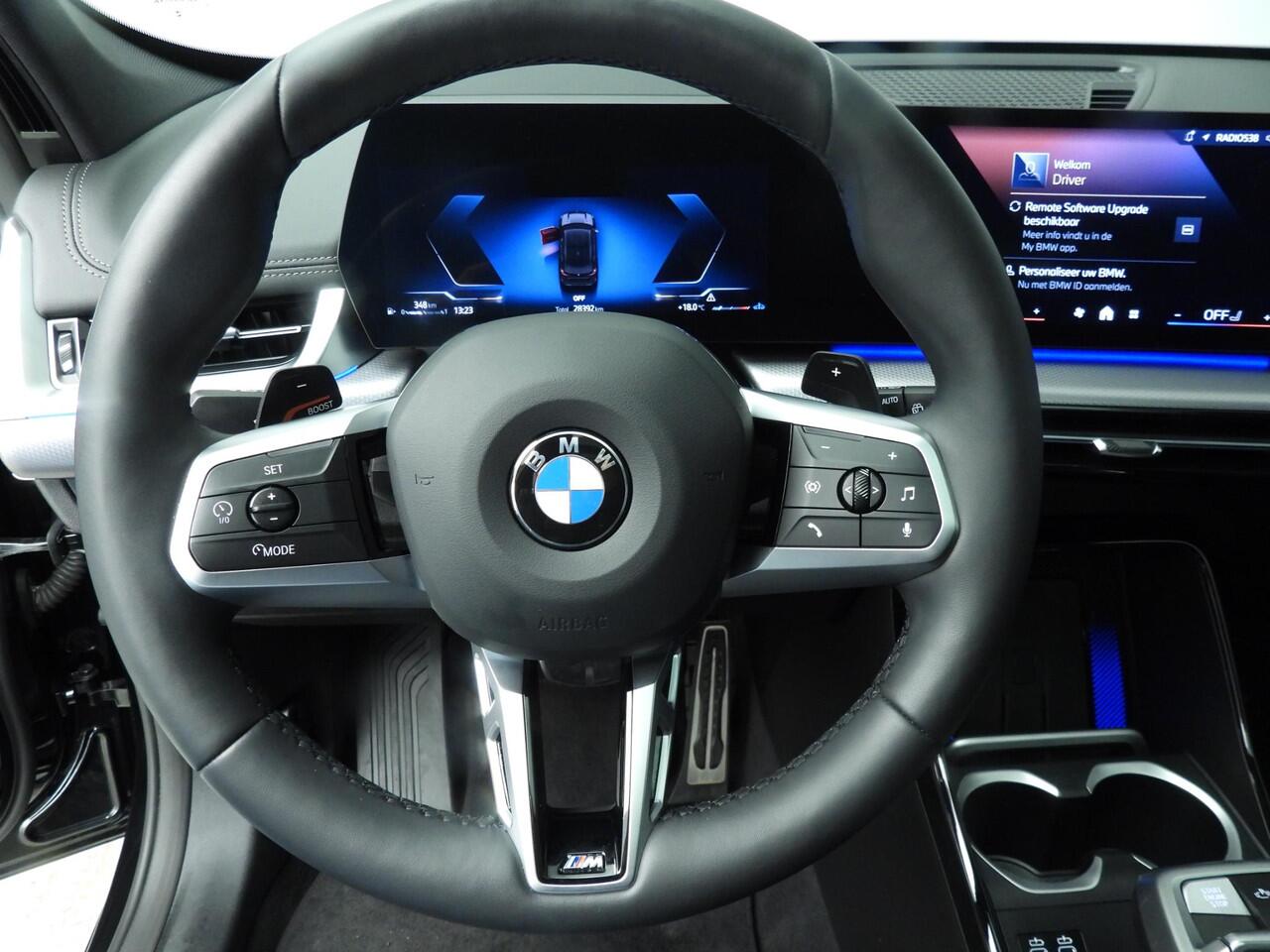 BMW X1 sDrive20i | M-Sportpakket | LED | Leder | HUD | Active Cruise | Trekhaak | Schuifdak | DAB | Alu 20 inch