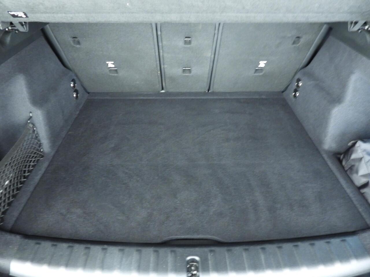 BMW X1 sDrive20i | M-Sportpakket | LED | Leder | HUD | Active Cruise | Trekhaak | Schuifdak | DAB | Alu 20 inch