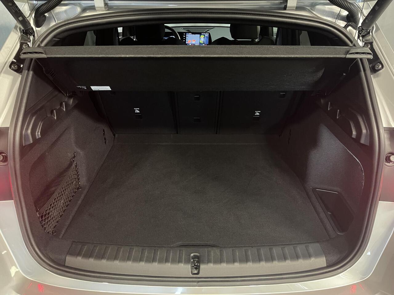 BMW X1 sDrive18i M Sport Shadow Line 18"/Sportstoelen/Keyless/Alarm/Adaptief LED/Stoelverwarming/Camera/Elektrisch klep