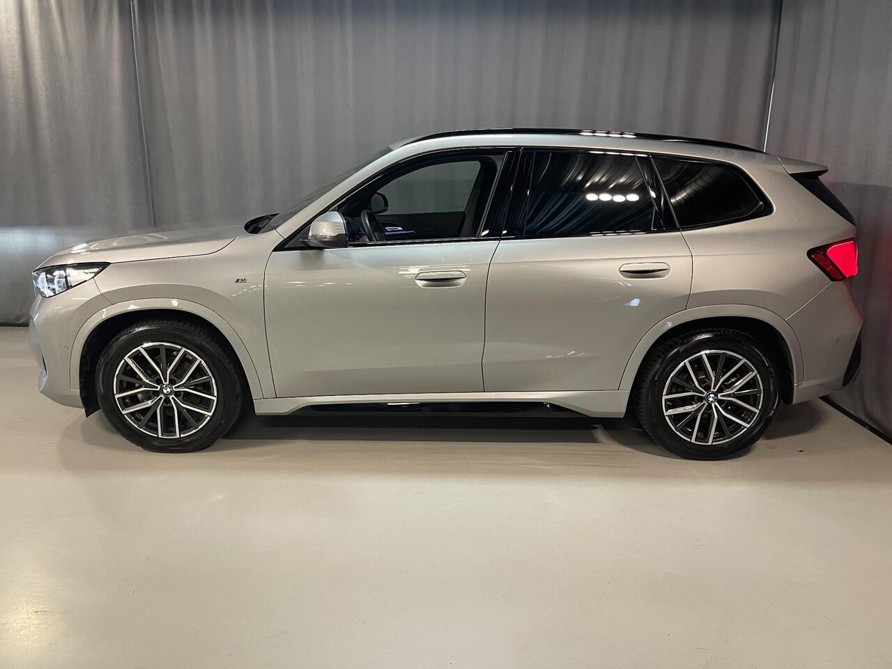 BMW X1 sDrive18i M Sport Shadow Line 18"/Sportstoelen/Keyless/Alarm/Adaptief LED/Stoelverwarming/Camera/Elektrisch klep