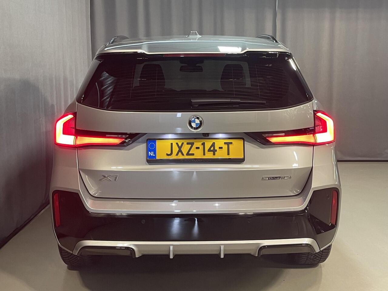 BMW X1 sDrive18i M Sport Shadow Line 18"/Sportstoelen/Keyless/Alarm/Adaptief LED/Stoelverwarming/Camera/Elektrisch klep