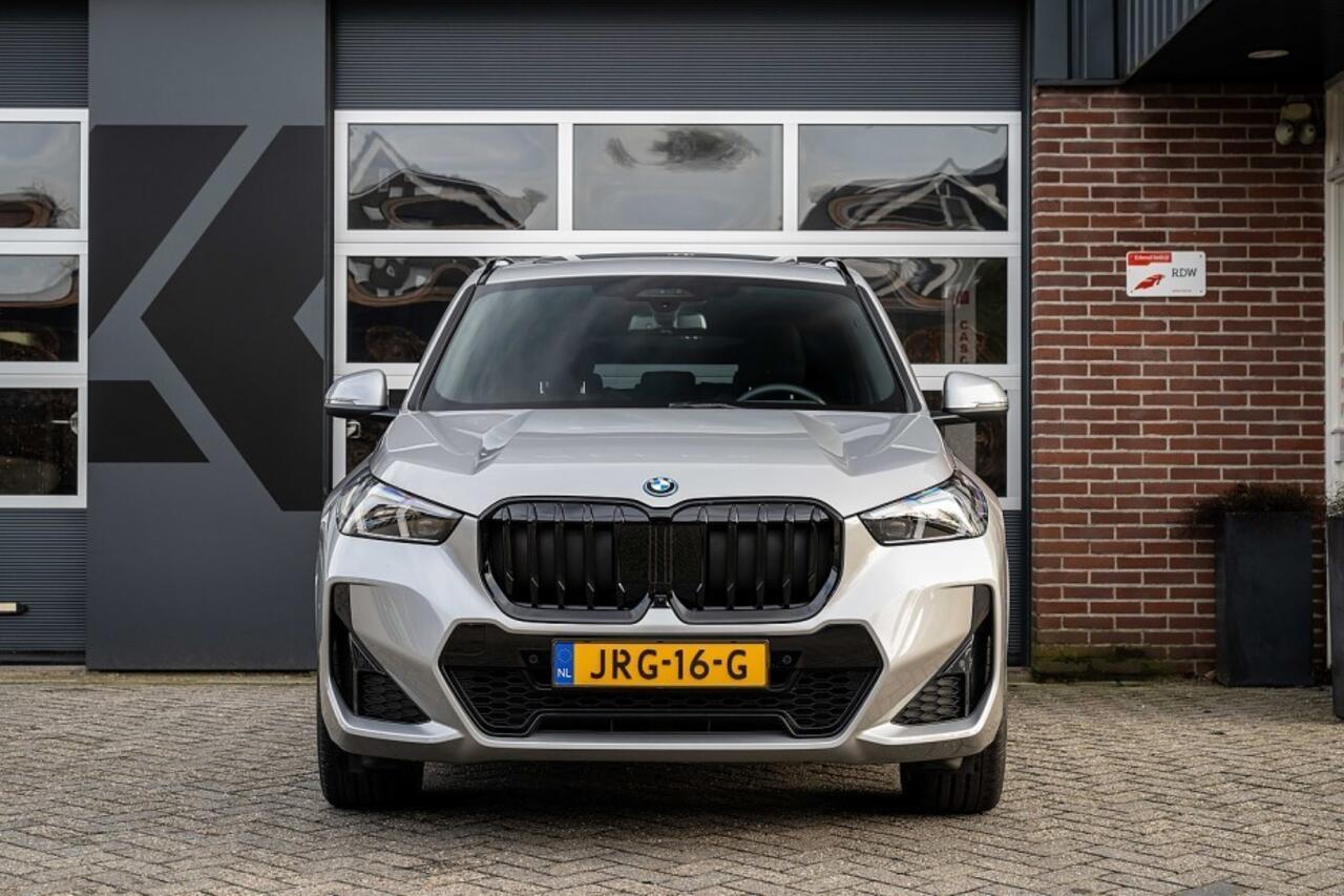 BMW X1 25e xDrive M Sport | Panorama | Shadow | ACC | 360° Camera | Head-Up | Adap. led | Stoelverwarming | 19' inch |