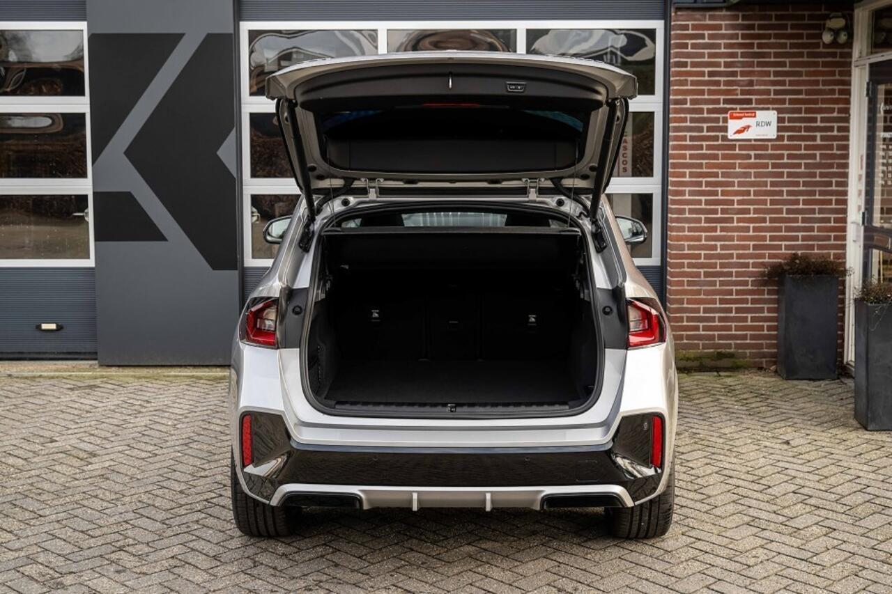 BMW X1 25e xDrive M Sport | Panorama | Shadow | ACC | 360° Camera | Head-Up | Adap. led | Stoelverwarming | 19' inch |