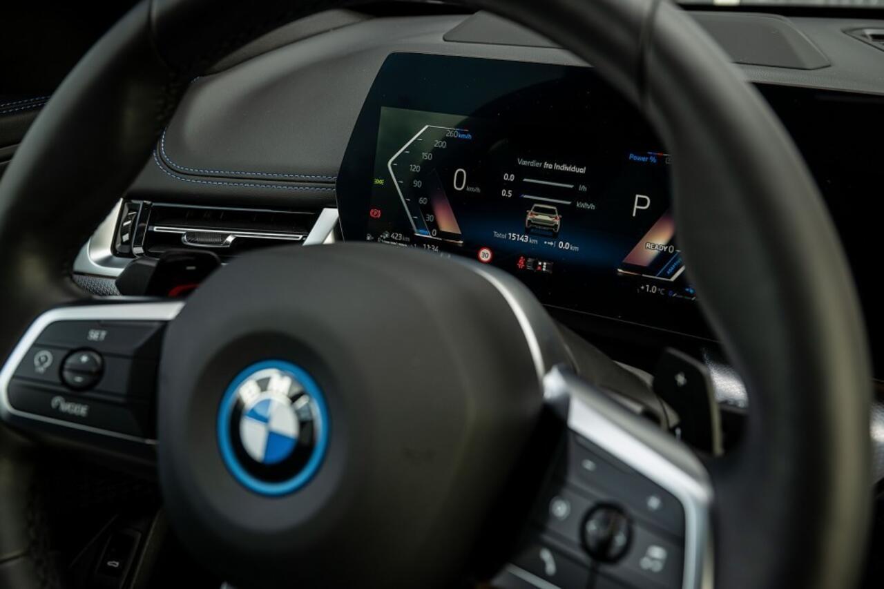 BMW X1 25e xDrive M Sport | Panorama | Shadow | ACC | 360° Camera | Head-Up | Adap. led | Stoelverwarming | 19' inch |