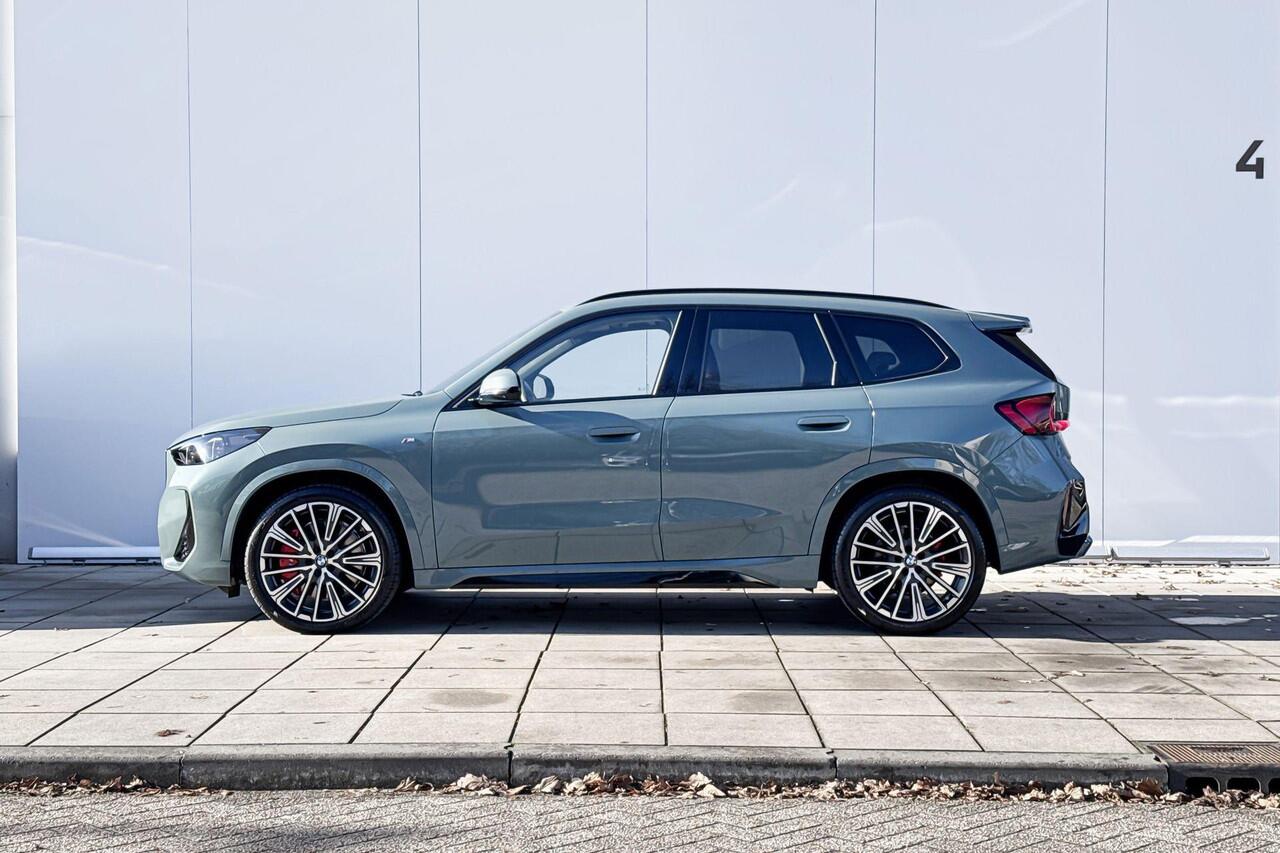 BMW X1 xDrive23i M-Sport Pro Harman Kardon / Head-Up / Parking Assist Plus / Driving Assist Plus / Stoelen Elektrisch / Massage / Stuurwielrandverwarming / Getinte Ramen / 20 Inch