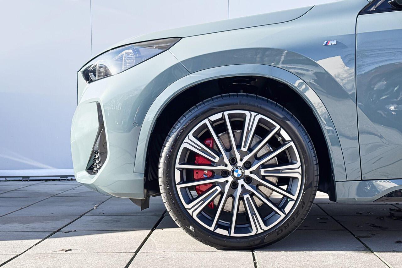 BMW X1 xDrive23i M-Sport Pro Harman Kardon / Head-Up / Parking Assist Plus / Driving Assist Plus / Stoelen Elektrisch / Massage / Stuurwielrandverwarming / Getinte Ramen / 20 Inch