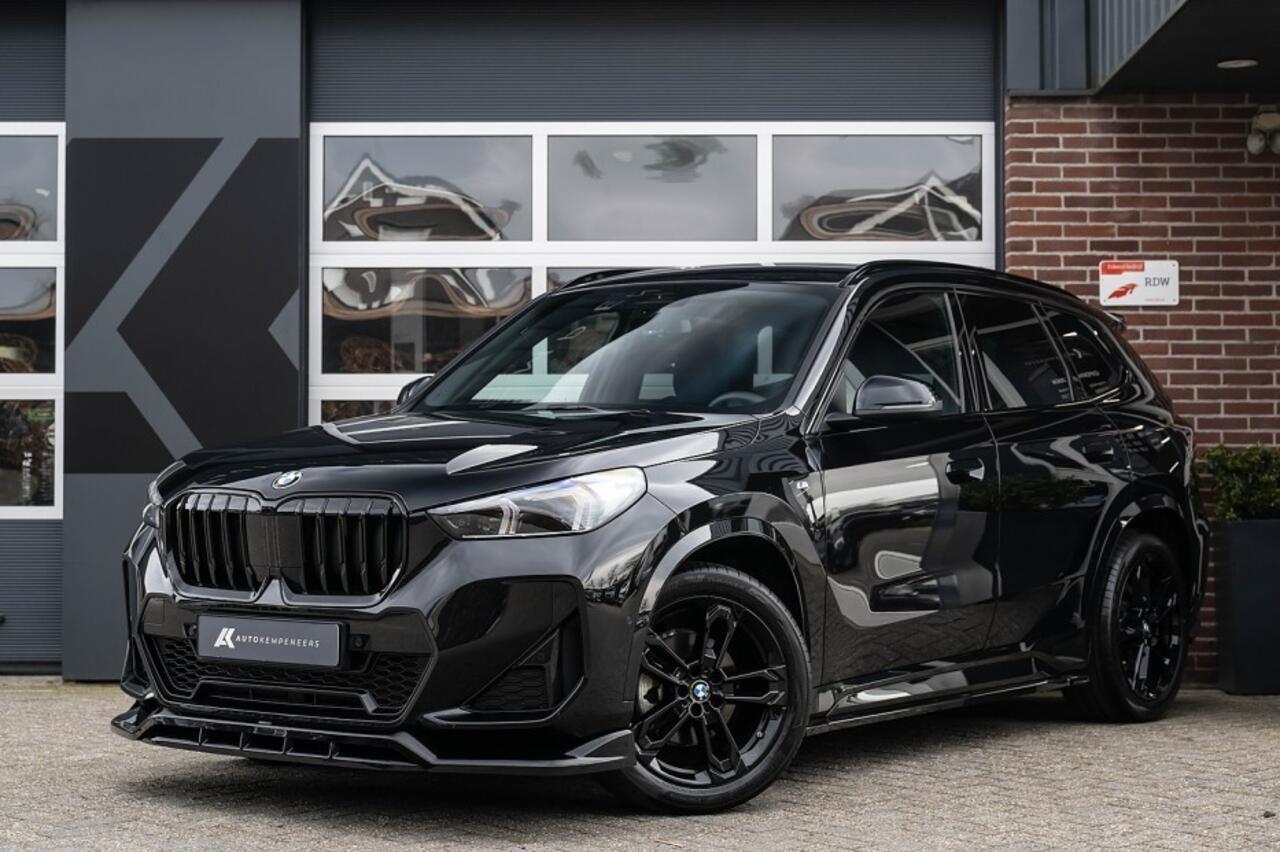 BMW X1 sDrive18i | M-Sport | Maxton | Shadow | Harman/Kardon | Keyless | Sportstoelen | Camera | Adap. led | 19' inch |