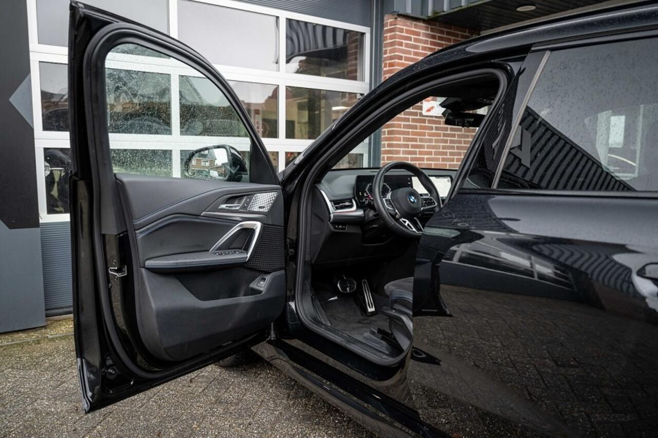 BMW X1 sDrive18i | M-Sport | Maxton | Shadow | Harman/Kardon | Keyless | Sportstoelen | Camera | Adap. led | 19' inch |